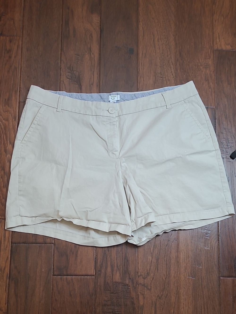Crown & Ivy Khaki CAROLINE Chino Shorts size 22W